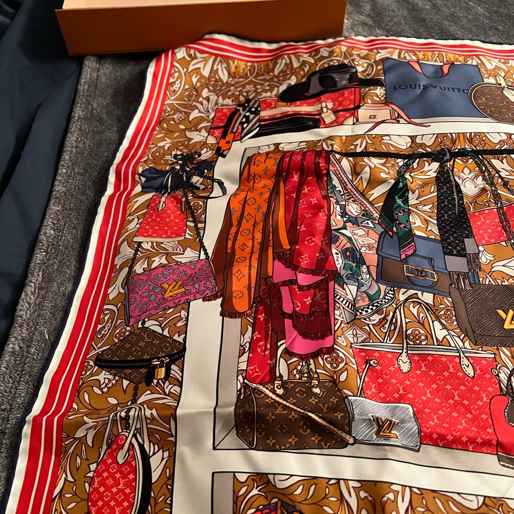 Louis Vuitton Multicolor Scarf - Picture 9 of 12